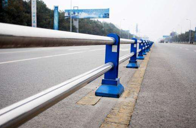 公路隔離欄案例一