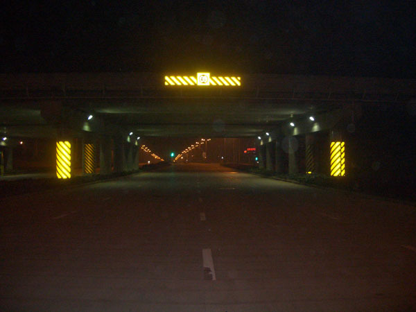 橋墩反光標示漆