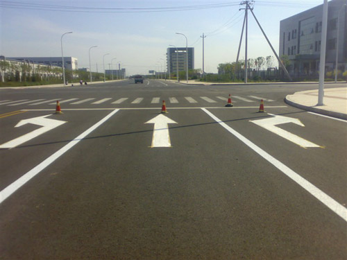 嘿！反光油漆說你該掉頭了