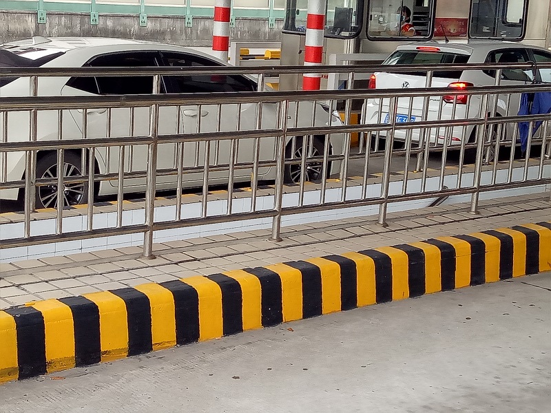 合格的公路反光油漆就應該是這樣的！