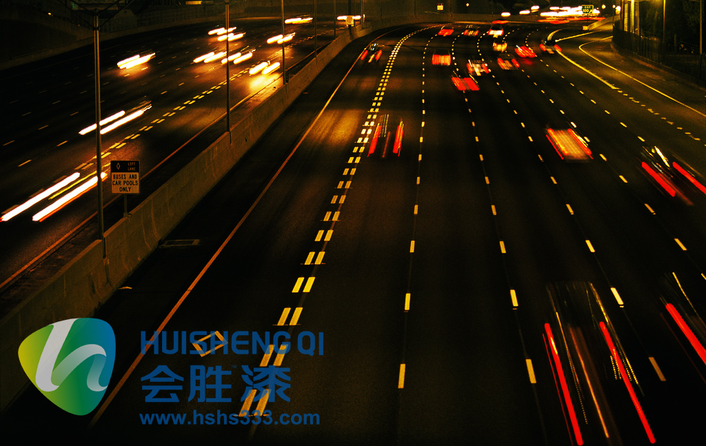 行駛在夜間道路上你看到的真的是高亮反光漆嗎？