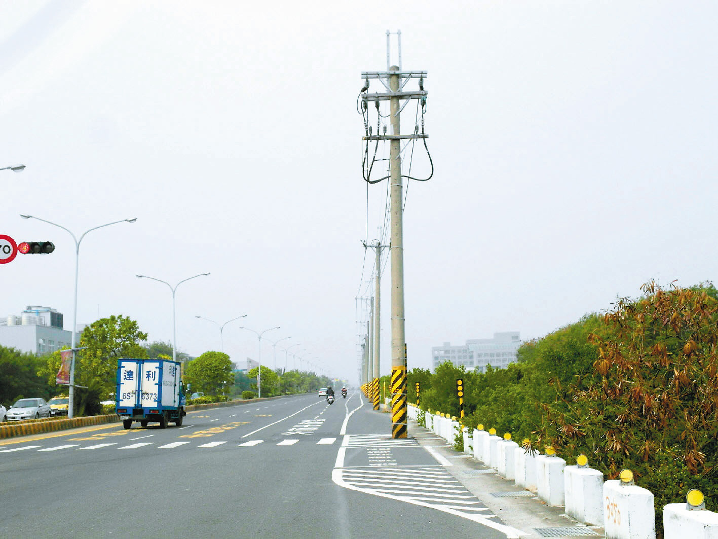 電線桿反光漆為廣大群眾保駕護航