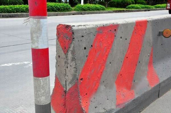 嚇壞了！居然用普通油漆當成反光漆使用，后果很嚴重