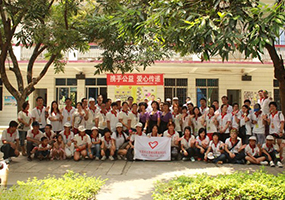 感恩的心！汇胜化工反光漆厂家同事自发组织探访敬老院