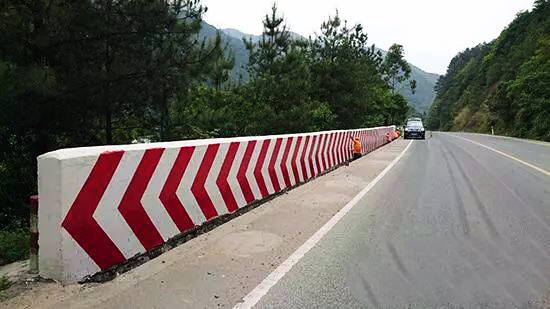 防護(hù)欄反光漆