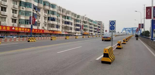 道路防撞墩反光漆總是出現氣泡？聽聽匯勝怎么說