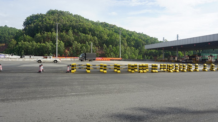 道路反光漆施工方法的優缺點——滾涂