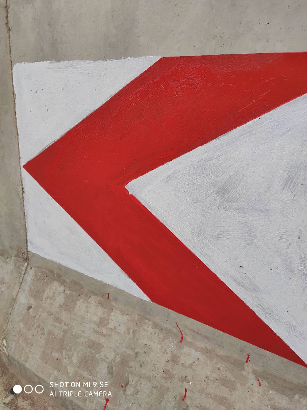 紅白道路反光漆怎么進(jìn)行施工？