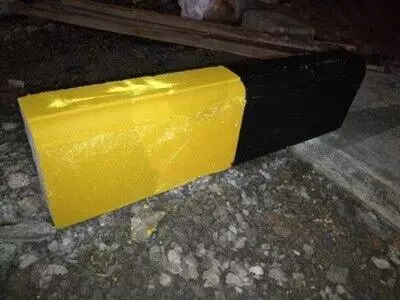 水泥防撞墩應該涂刷什么油漆？