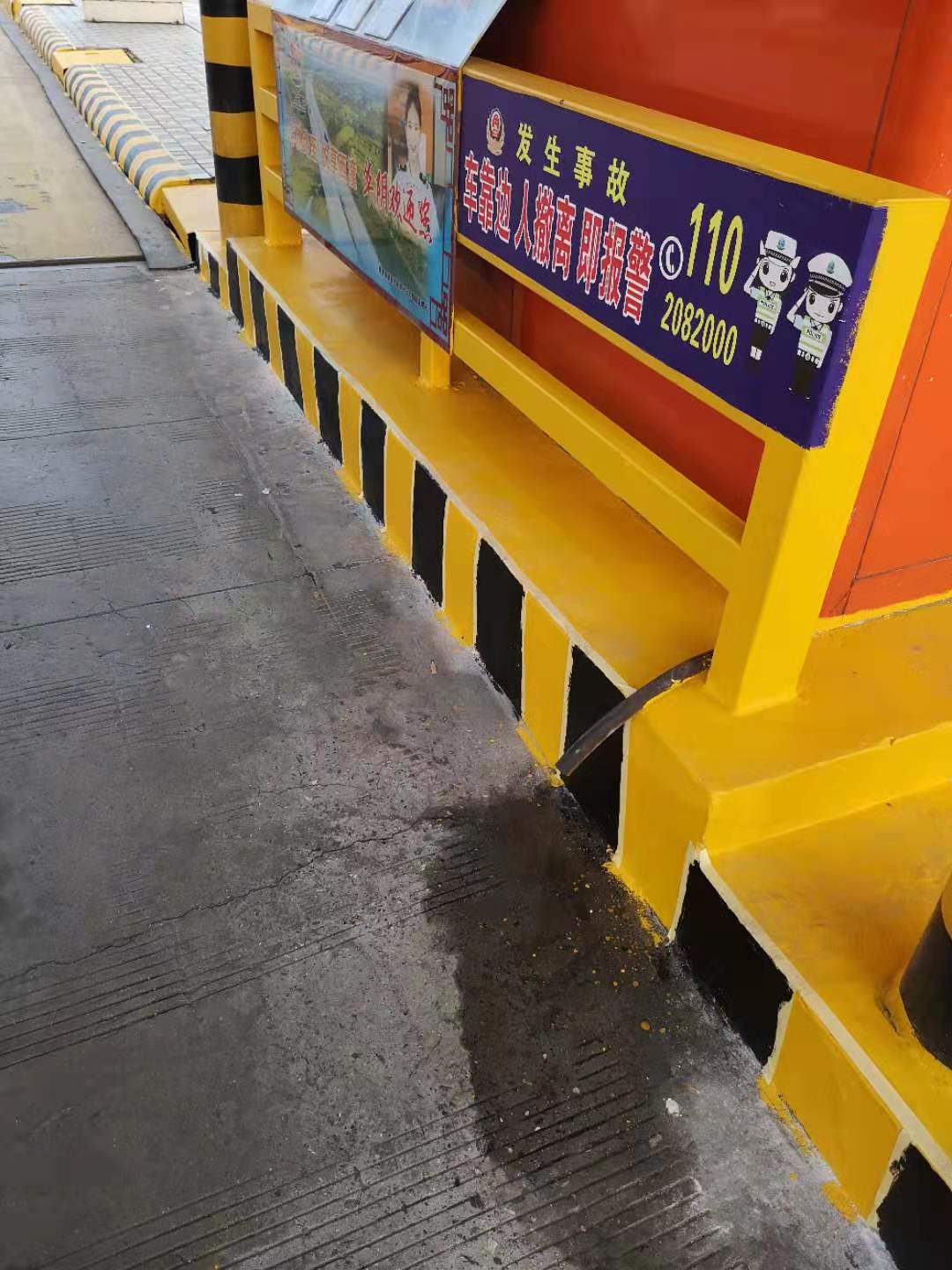 道路防護墻要怎么刷油漆？