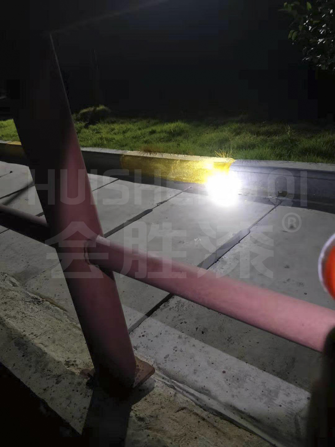 路牙石上可以刷反光油漆嗎？