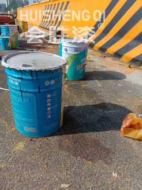 車庫跑道反光漆是什么顏色的？