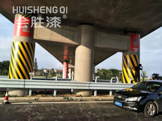 高架橋墩刷的反光漆是什么材料的？