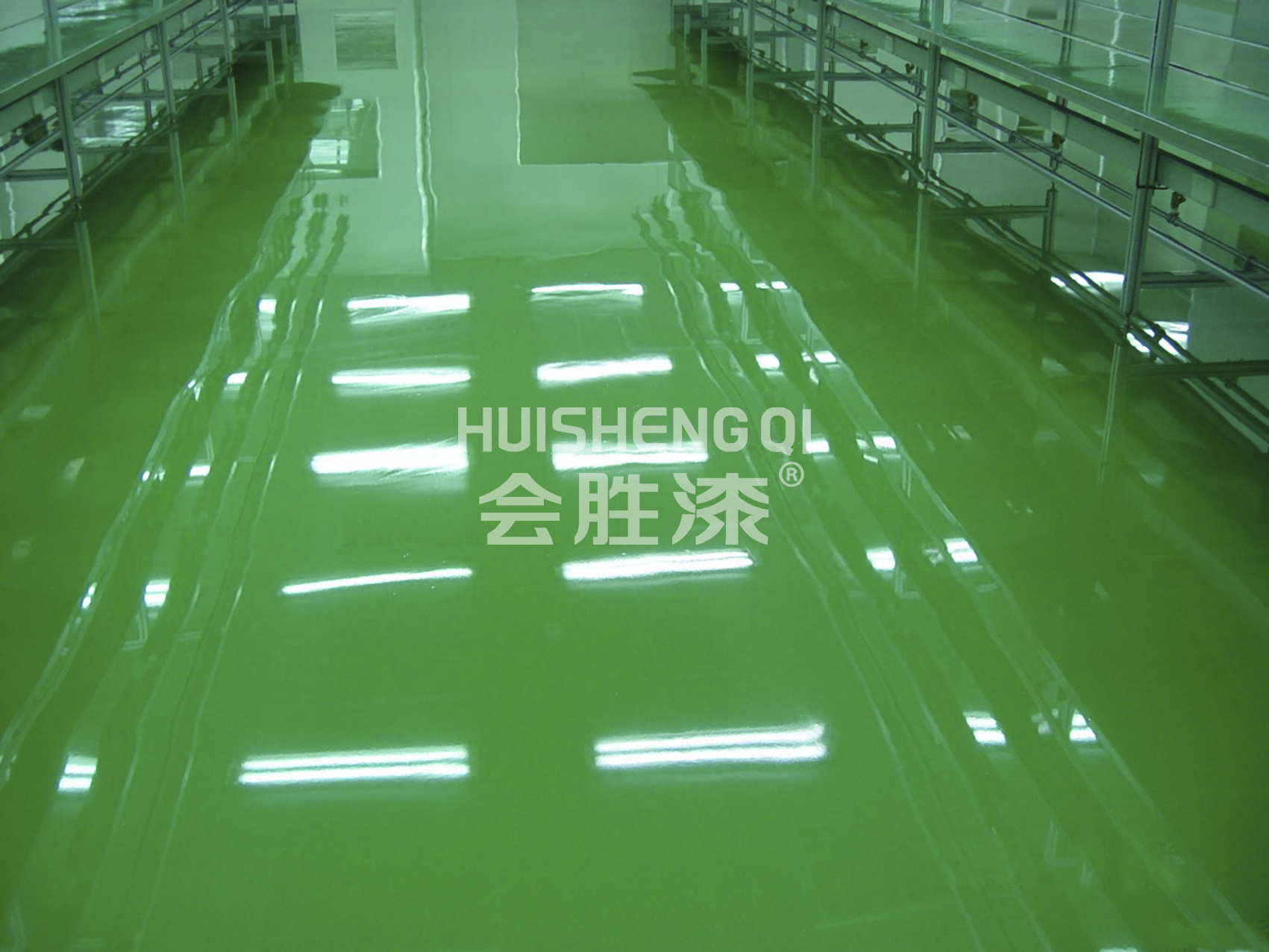 為什么有的車庫地坪漆施工之后表層呈乳白色？