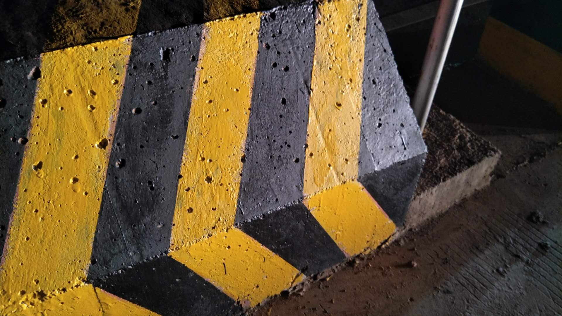 混凝土防撞墩反光漆 混凝土防撞墩反光漆