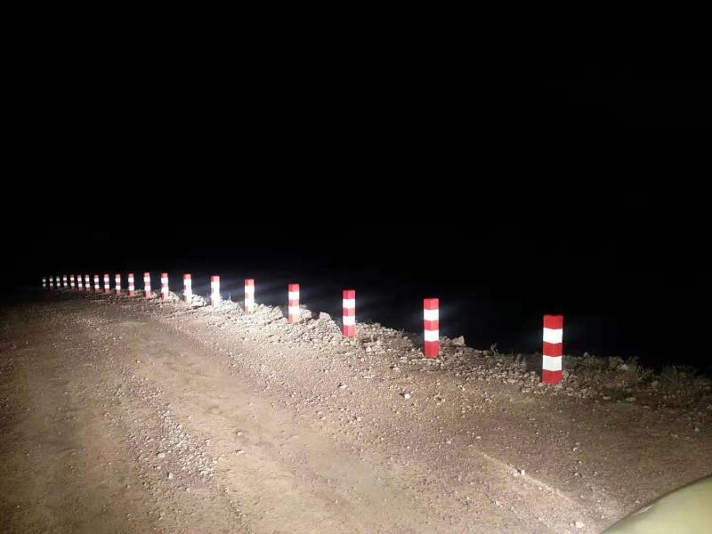 紅白色反光漆效果 紅白色反光漆效果