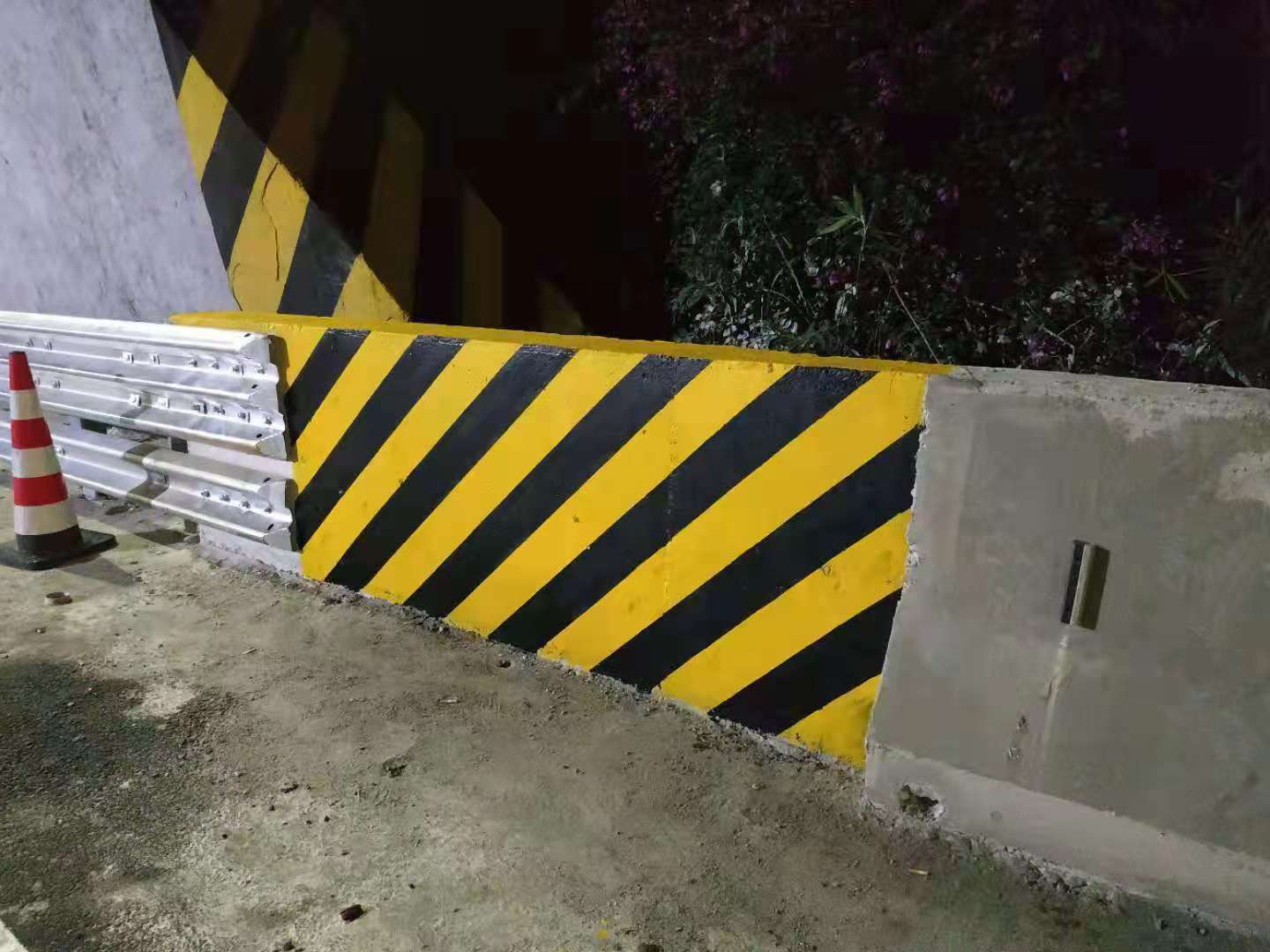 道路防撞護欄反光漆 道路防撞護欄反光漆