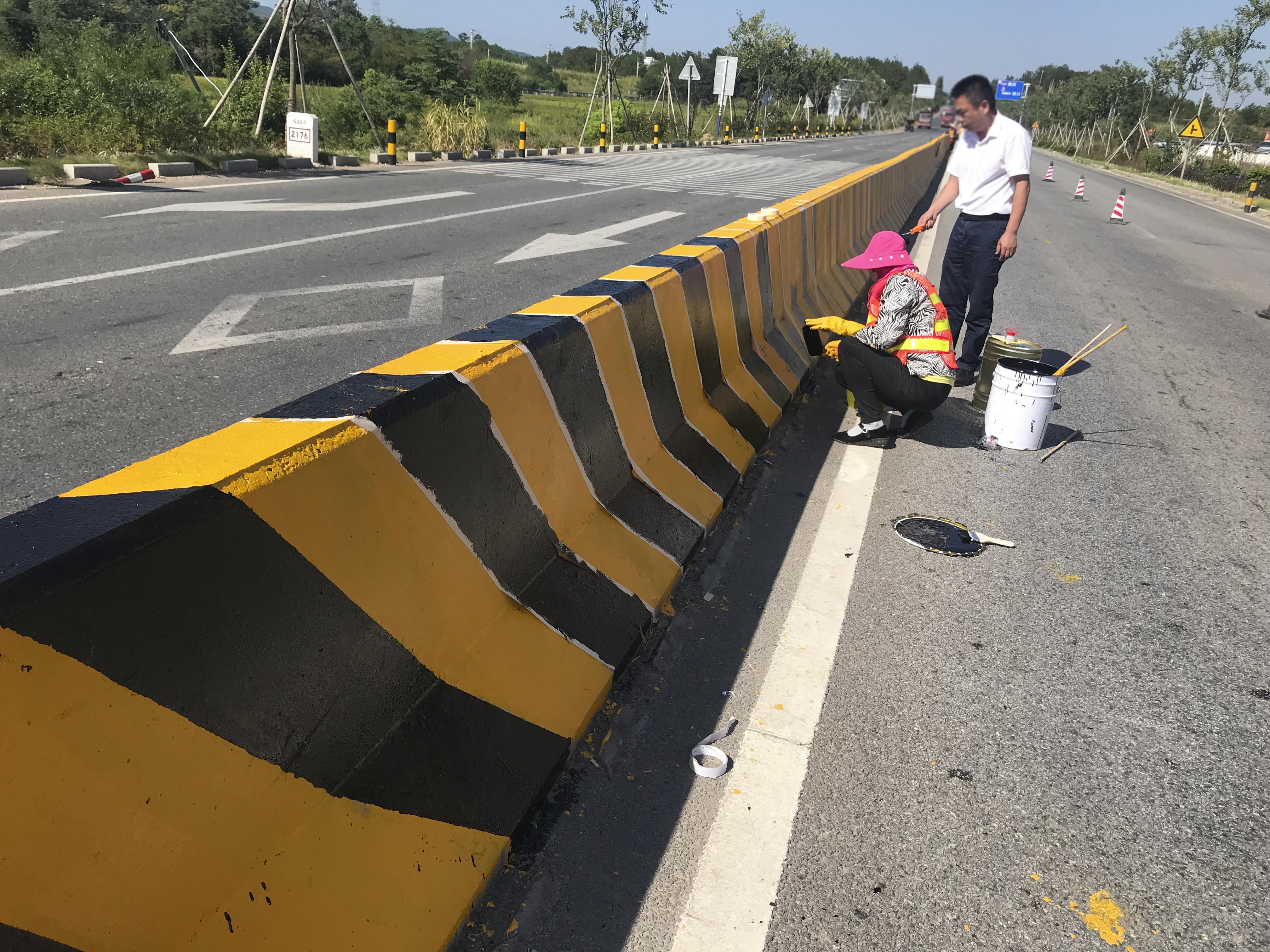 道路防撞墻反光漆 道路防撞墻反光漆