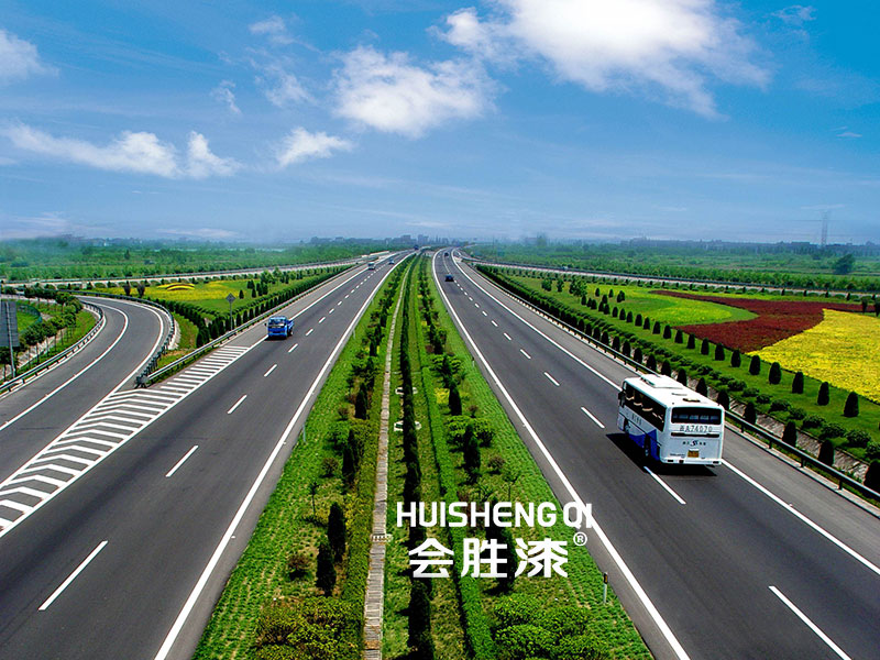 高速上的白色反光漆 高速上的白色反光漆